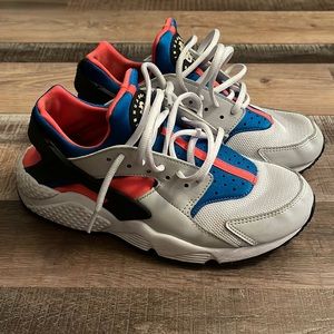 LAST CHANCE Youth Nike Huarache